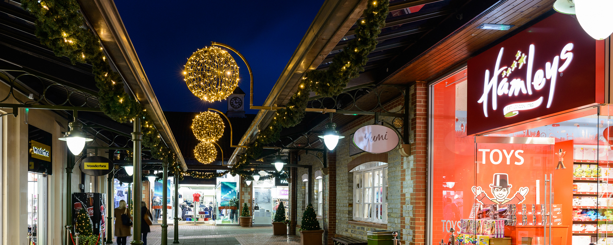 clarks village christmas opening hours